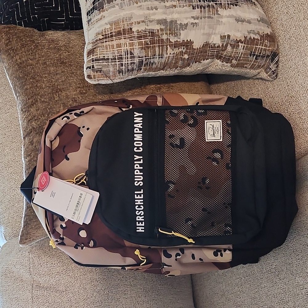 Herschel Supply Co. Kaine Desert Camo/Black XL, NWT